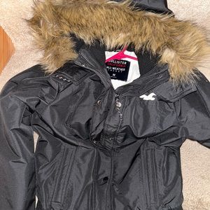 COPY - NEW Hollister size medium winter coat. Fur hood